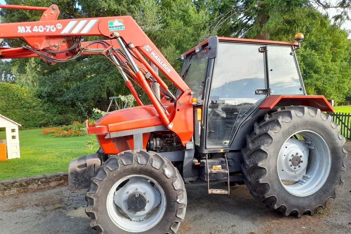 Photo 3 Tracteur Case 4210 avec chargeur MX