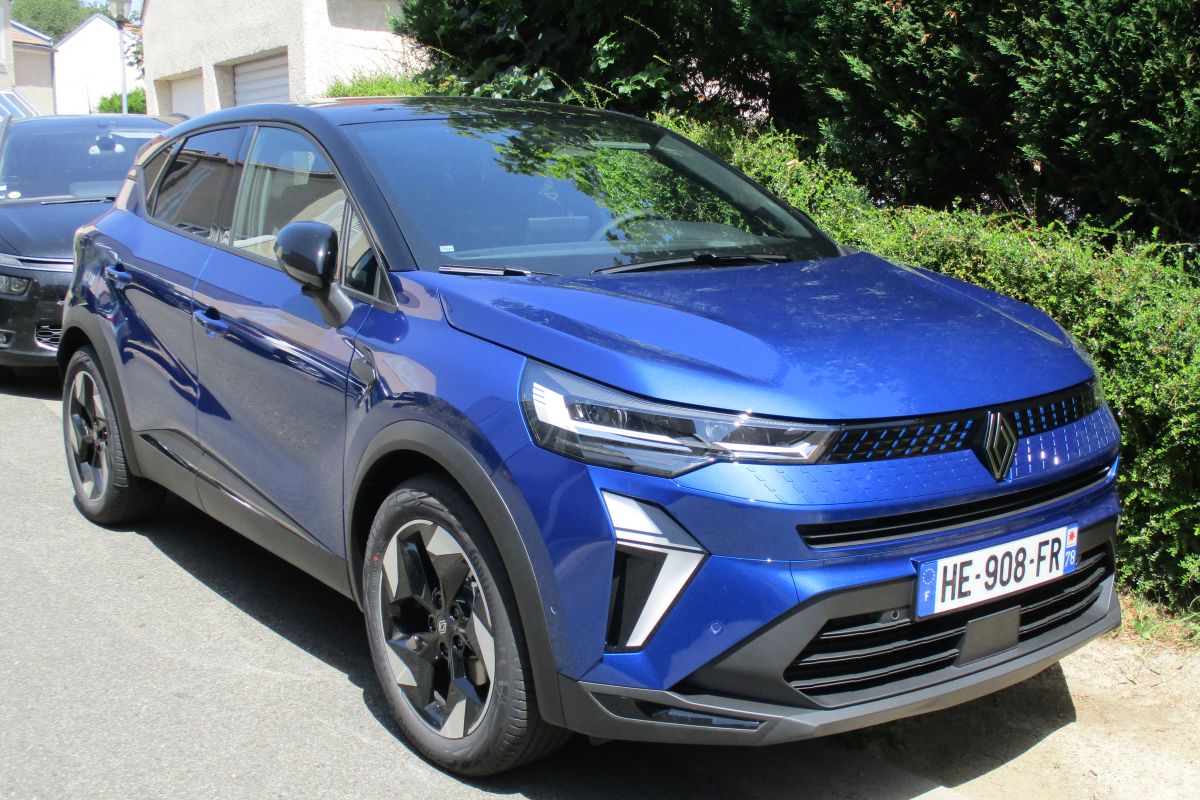 Photo 2 Renault Captur full hybrid E-Tech 145  6 mois
