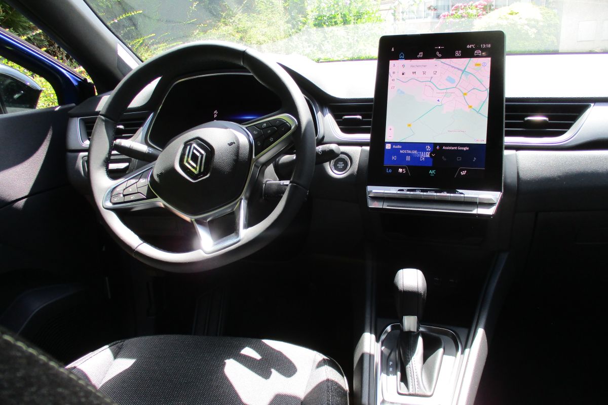 Photo 3 Renault Captur full hybrid E-Tech 145  6 mois