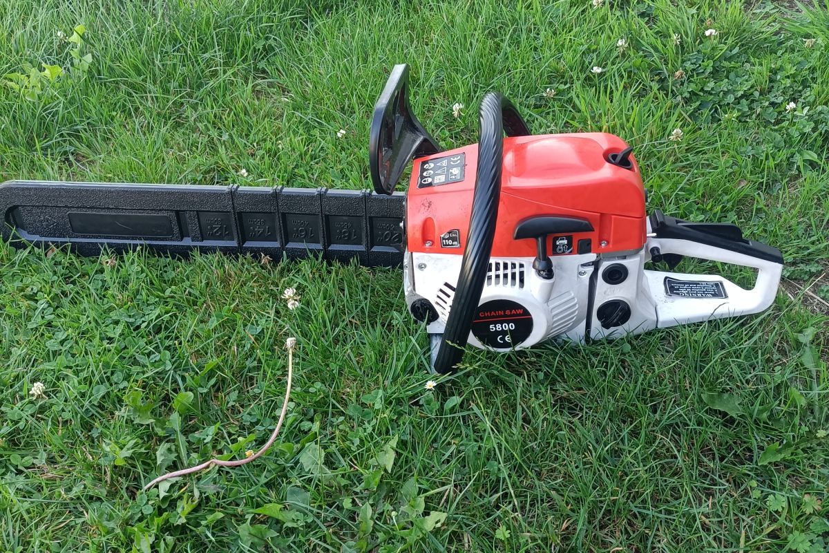 Tronçonneuse thermique 