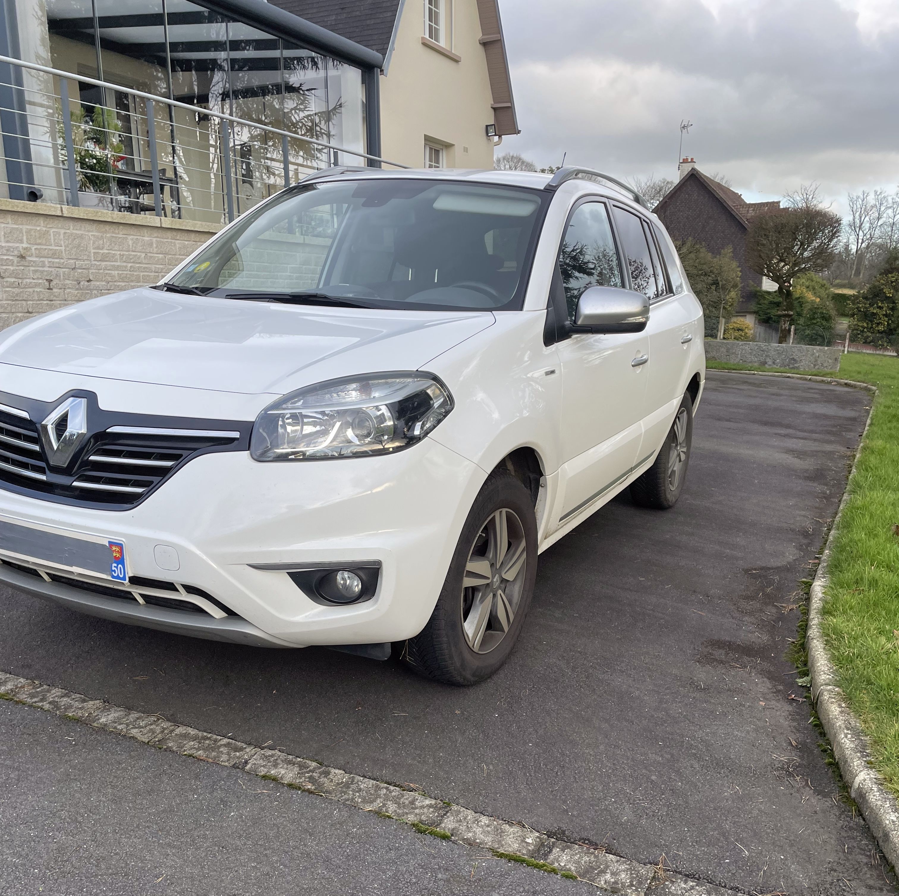 Photo 2 Koléos 4 x 2 diesel