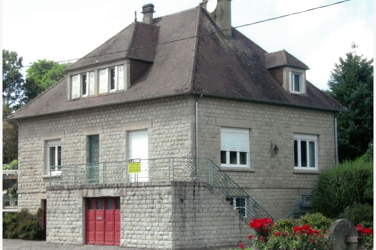 Hamelin, à v. maison en pierres...