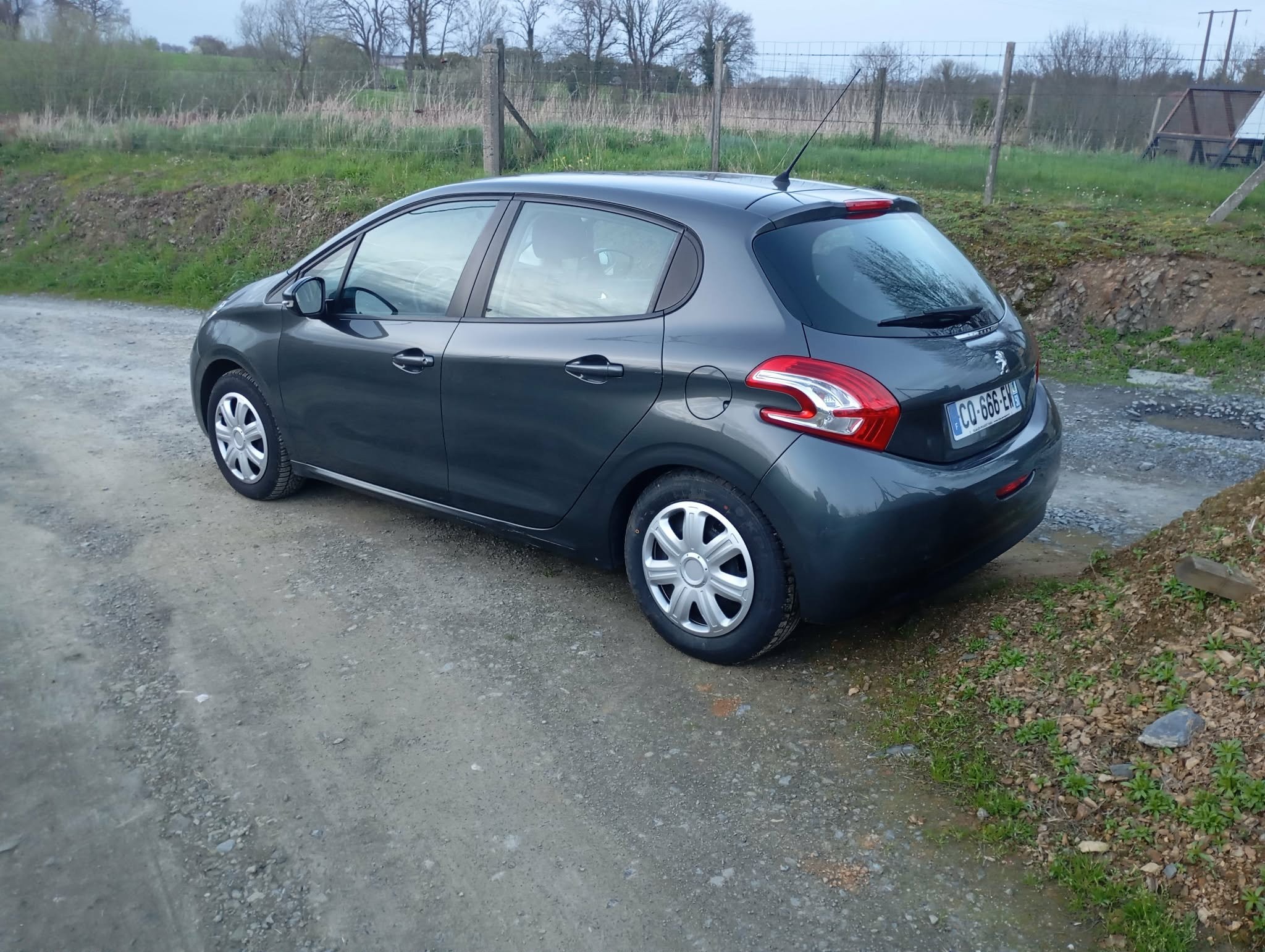 Photo 2 Peugeot 208 1.0i essence 68 cv 
