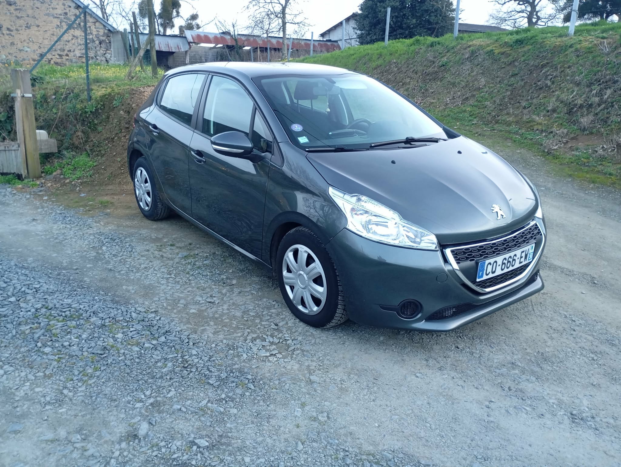 Photo 3 Peugeot 208 1.0i essence 68 cv 