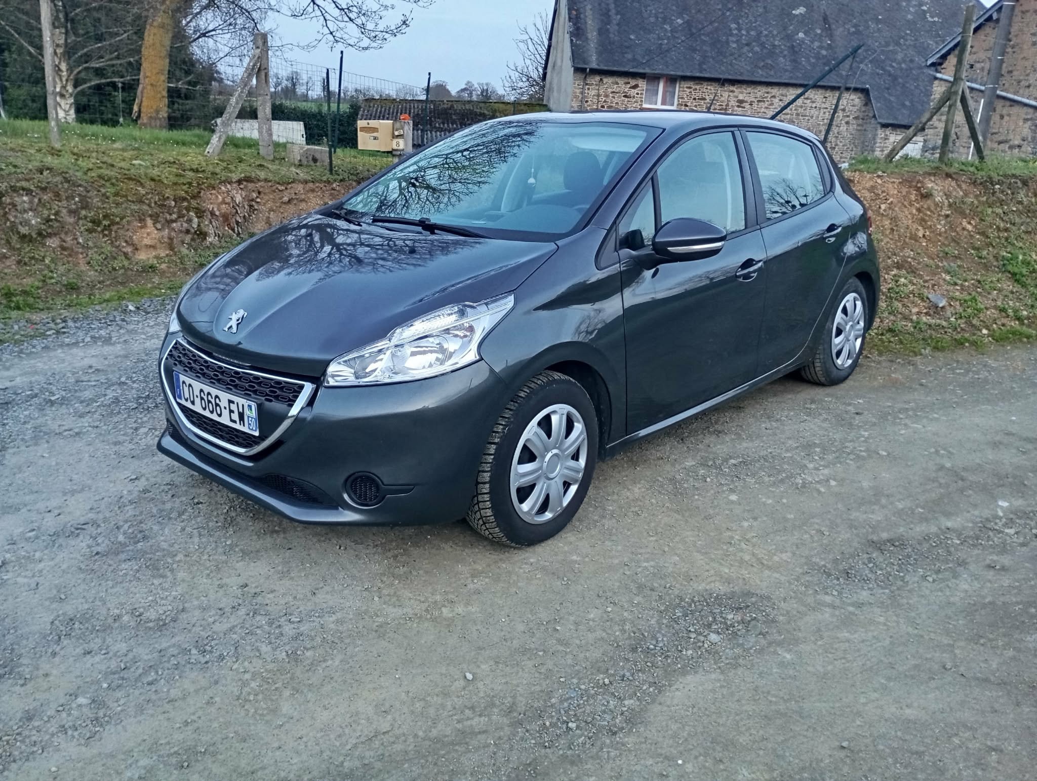 Peugeot 208 1.0i essence 68 cv 
