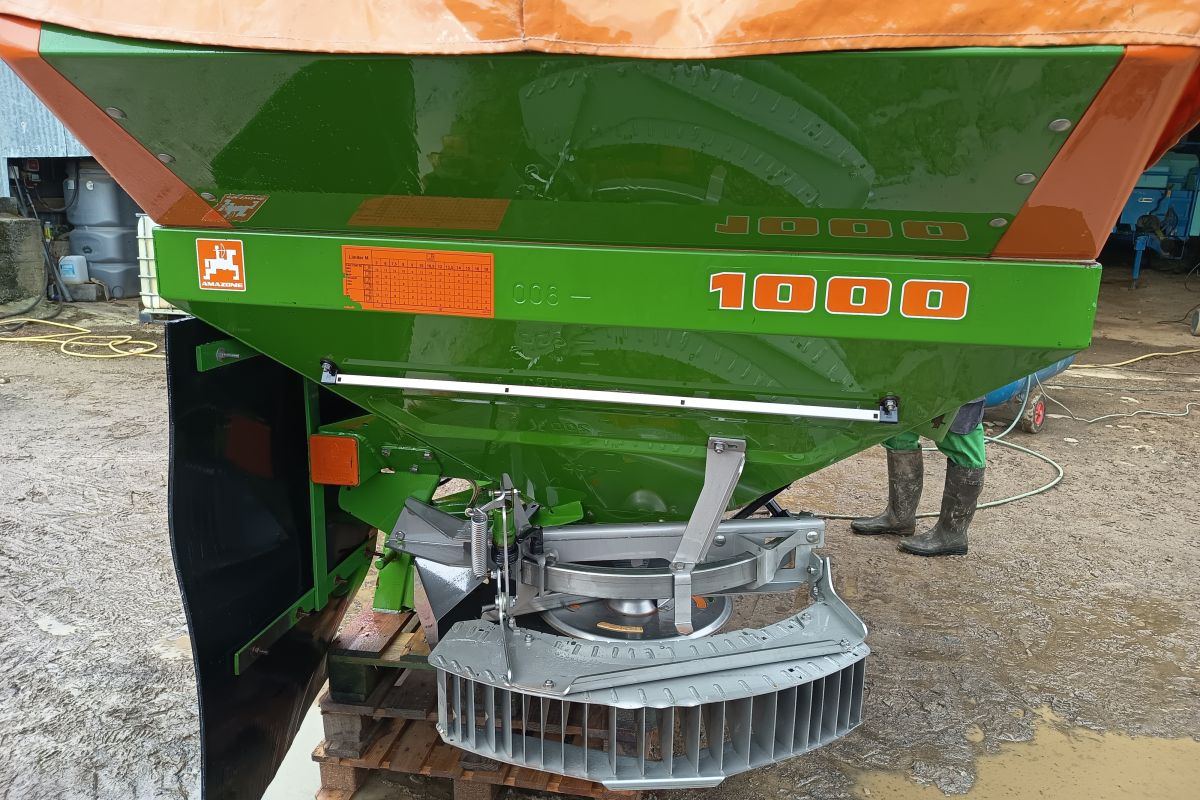 Photo 2 Épandeur a engrais