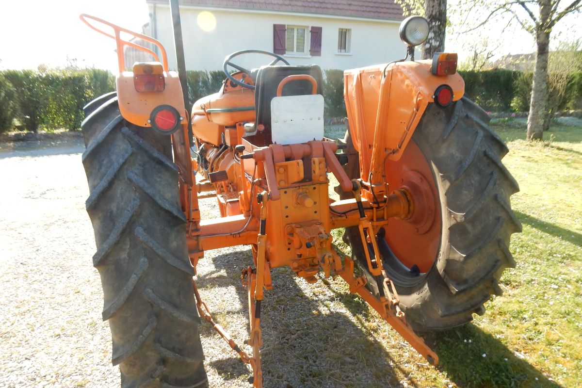 Photo 2 Tracteur Renault N70