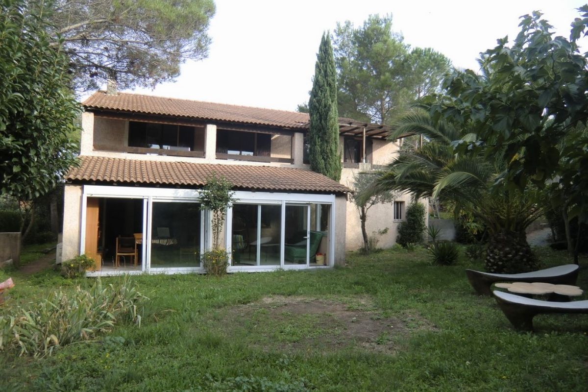 Belle maison sur 2 niveaux