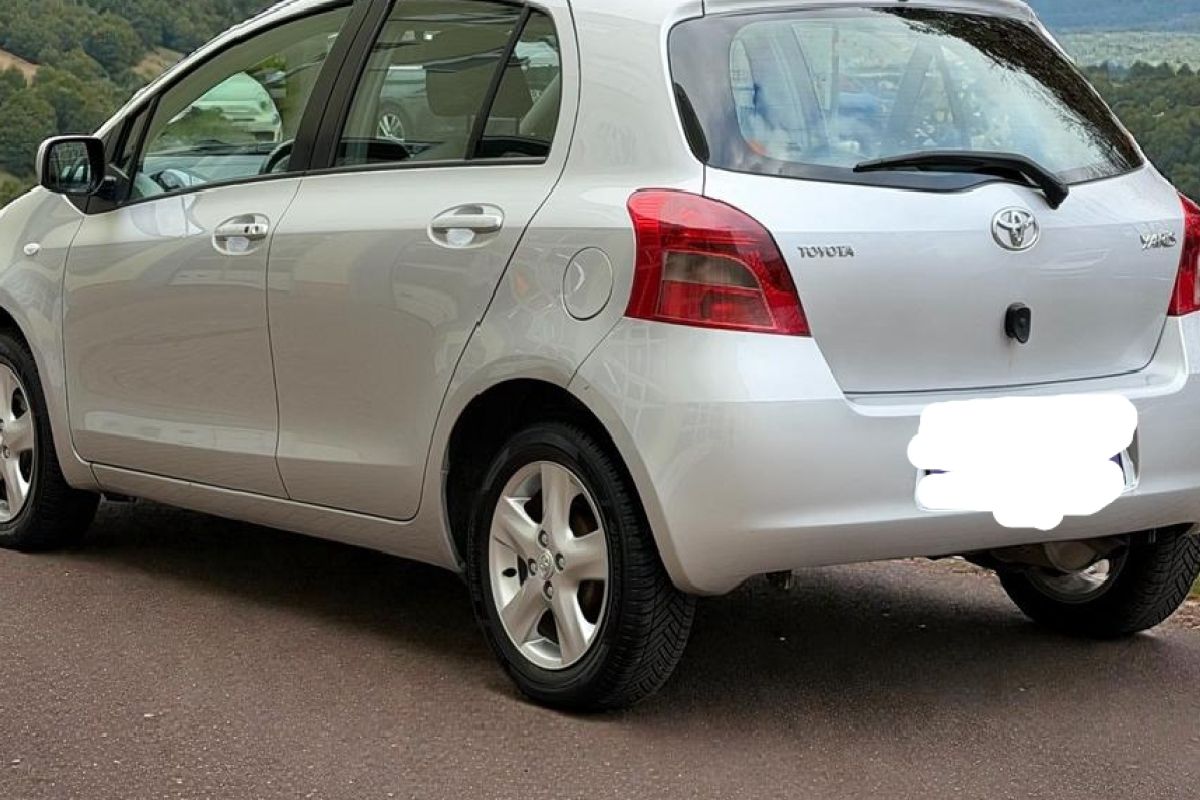 Photo 2 Toyota Yaris 