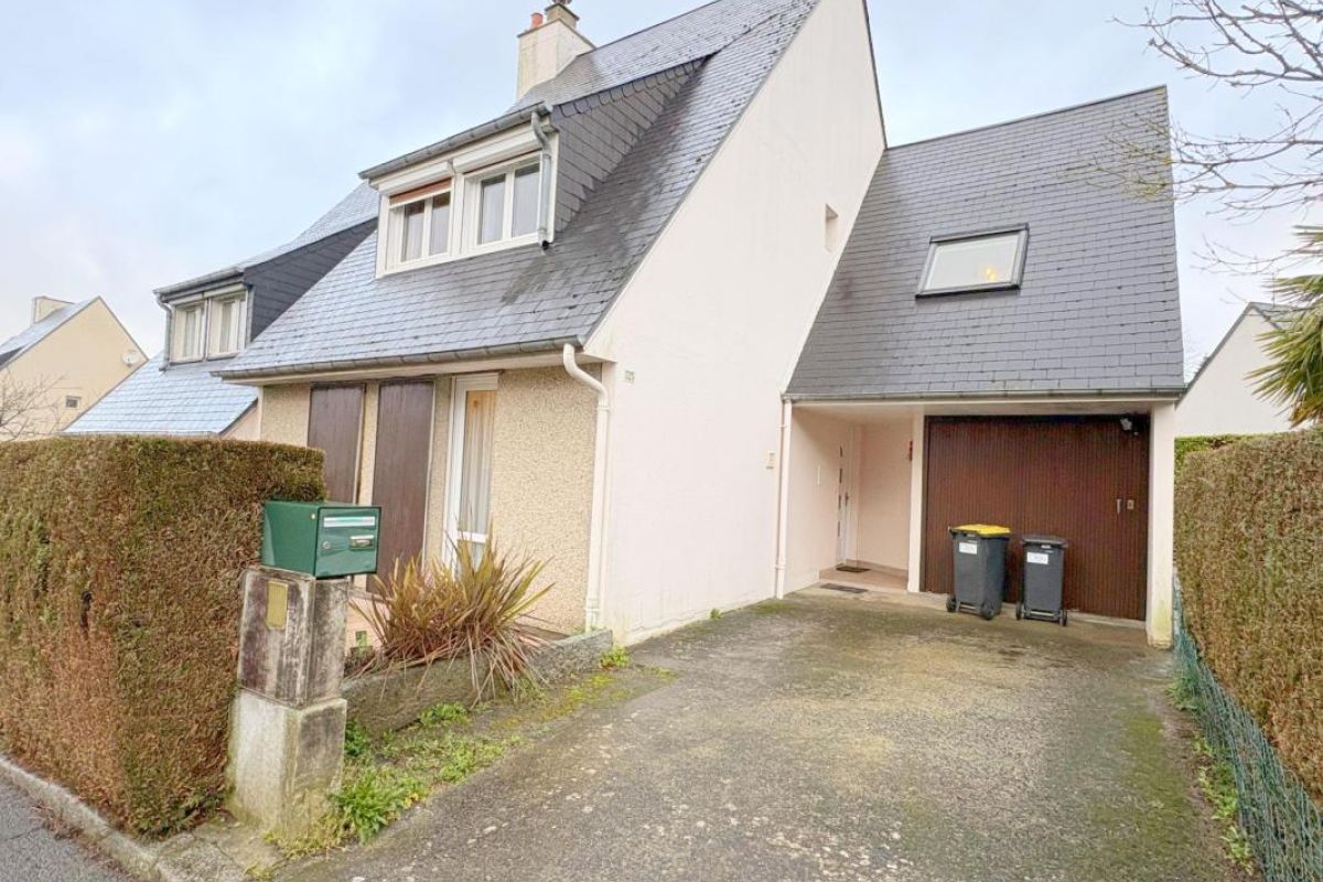 Une maison mitoyenne proche des commerces