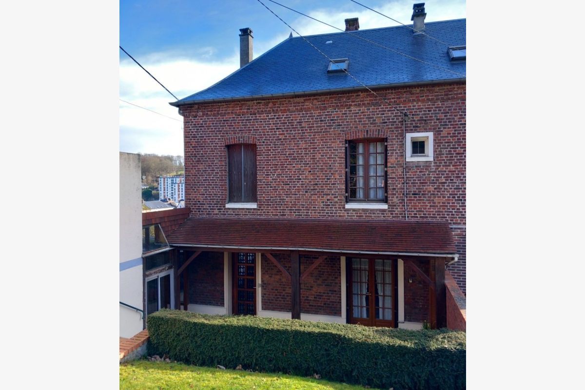 Pavilly, prox. gare SNCF, vends maison 7 p., RDC salle salon