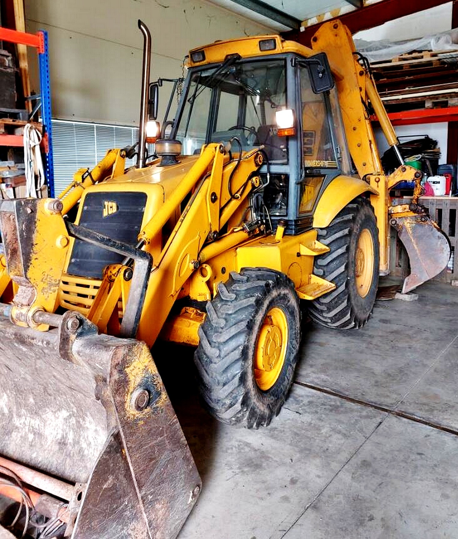 AV tractopelle JCB3CX