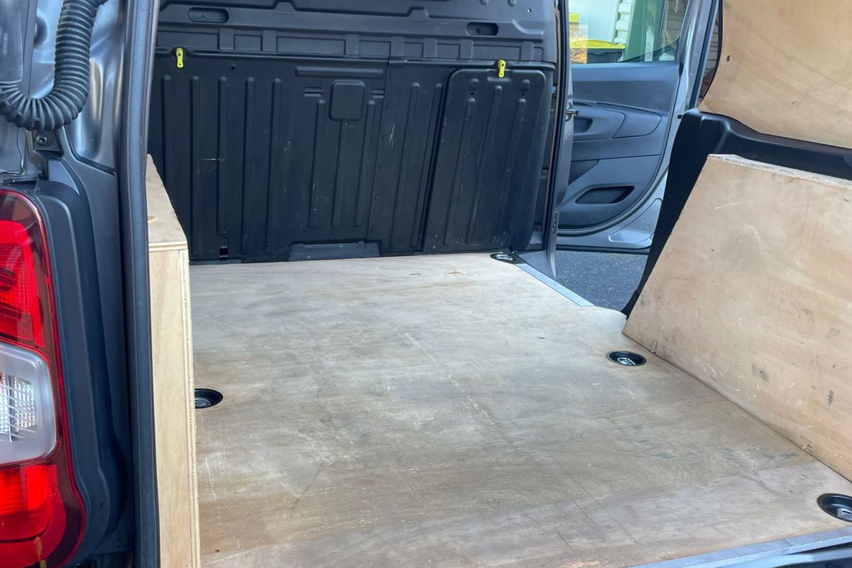 Photo 3 Berlingo Van Driver 