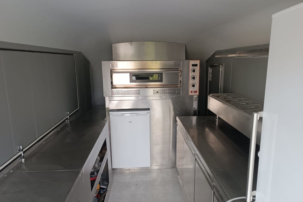 Photo 2 Remorque food truck pizza VASP magasin 