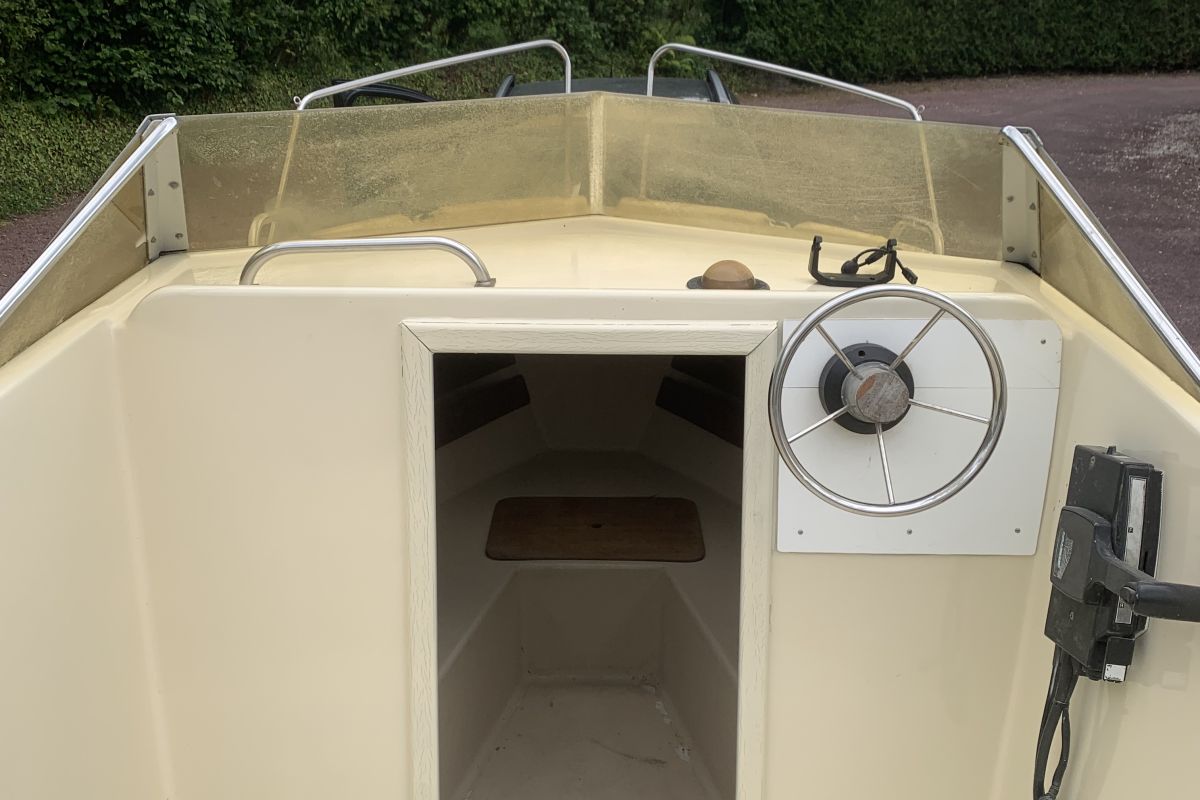 Photo 2 BATEAU ULTRAMAR 5,35M  INSUBMERSIBLE