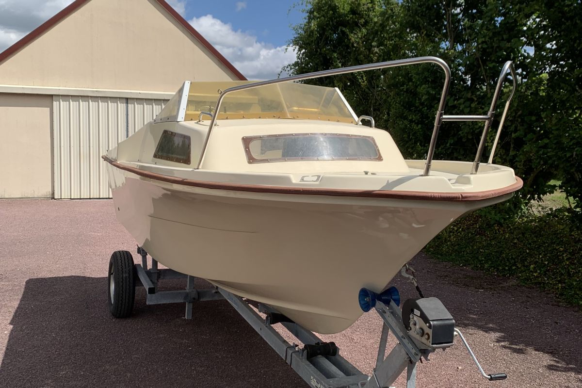 BATEAU ULTRAMAR 5,35M  INSUBMERSIBLE