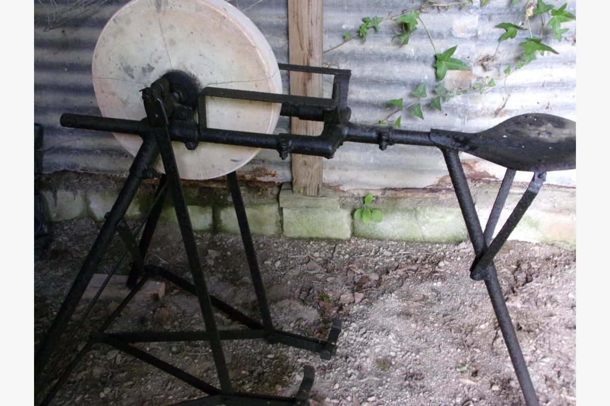 Meule affutage à pédale