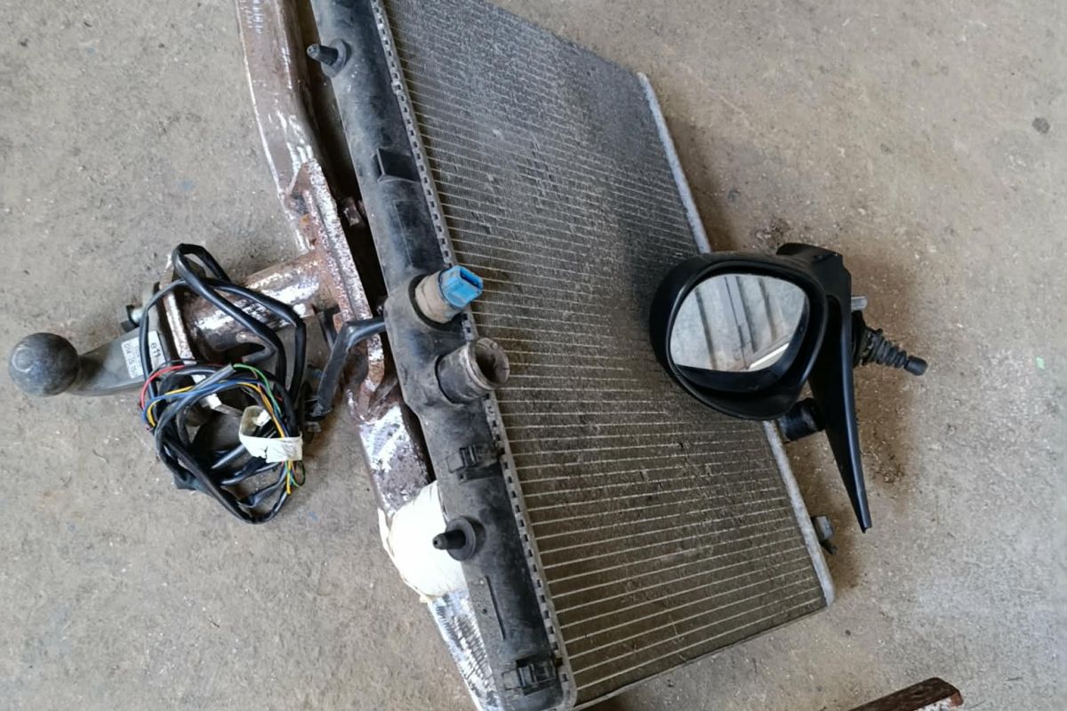 A vendre pièces pour Peugeot 206