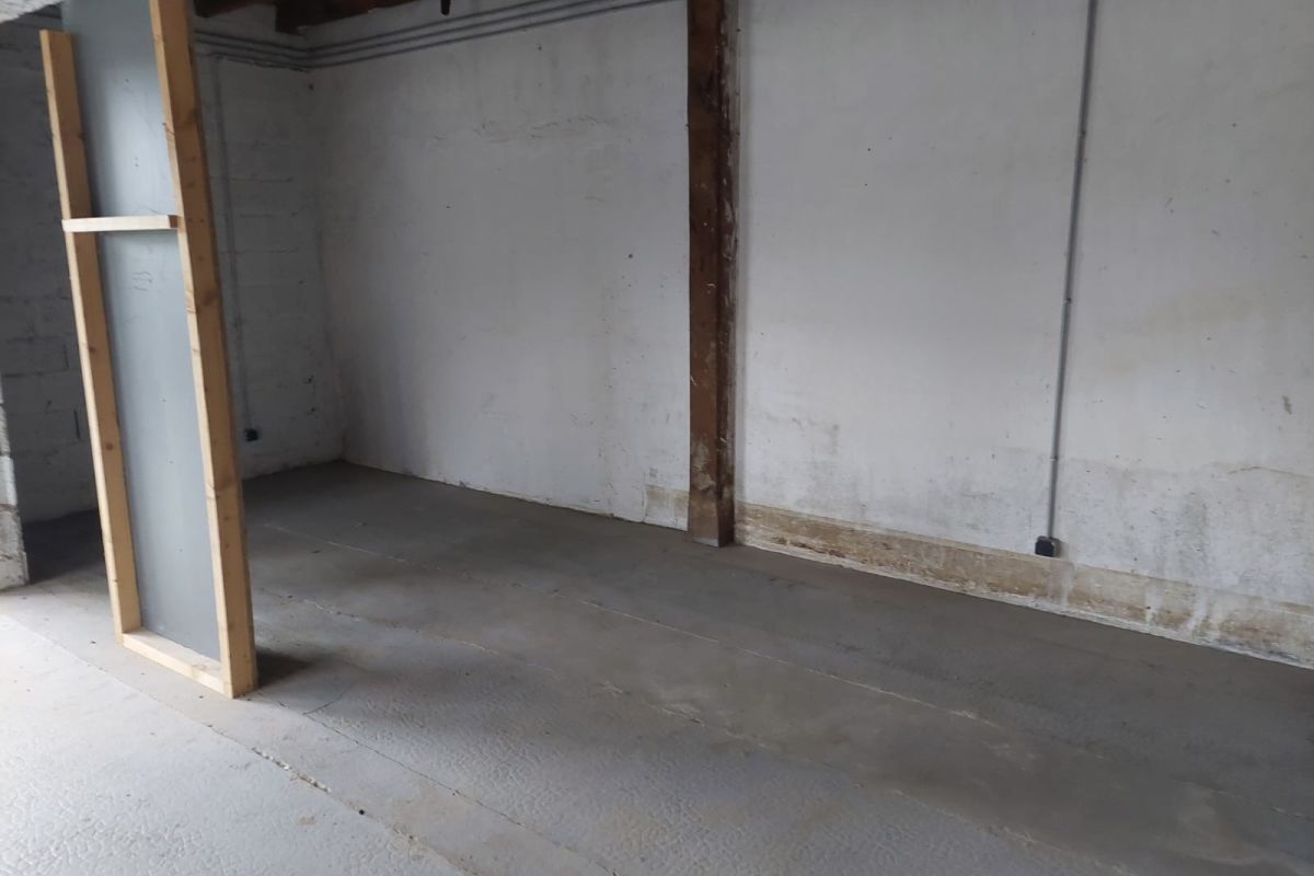 Photo 2 Entrepôt 100 m2