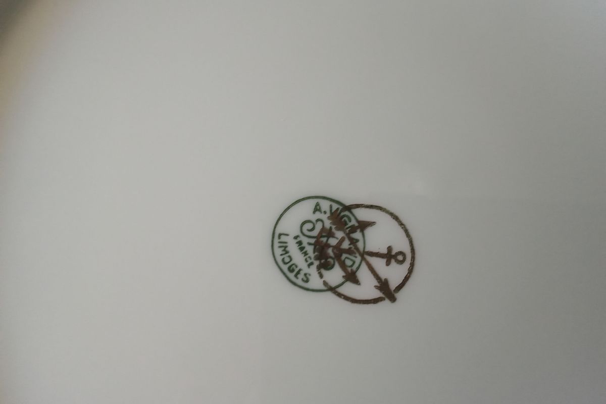 Photo 2 Vaisselle Limoges A.Vignaud 12 assiettes 