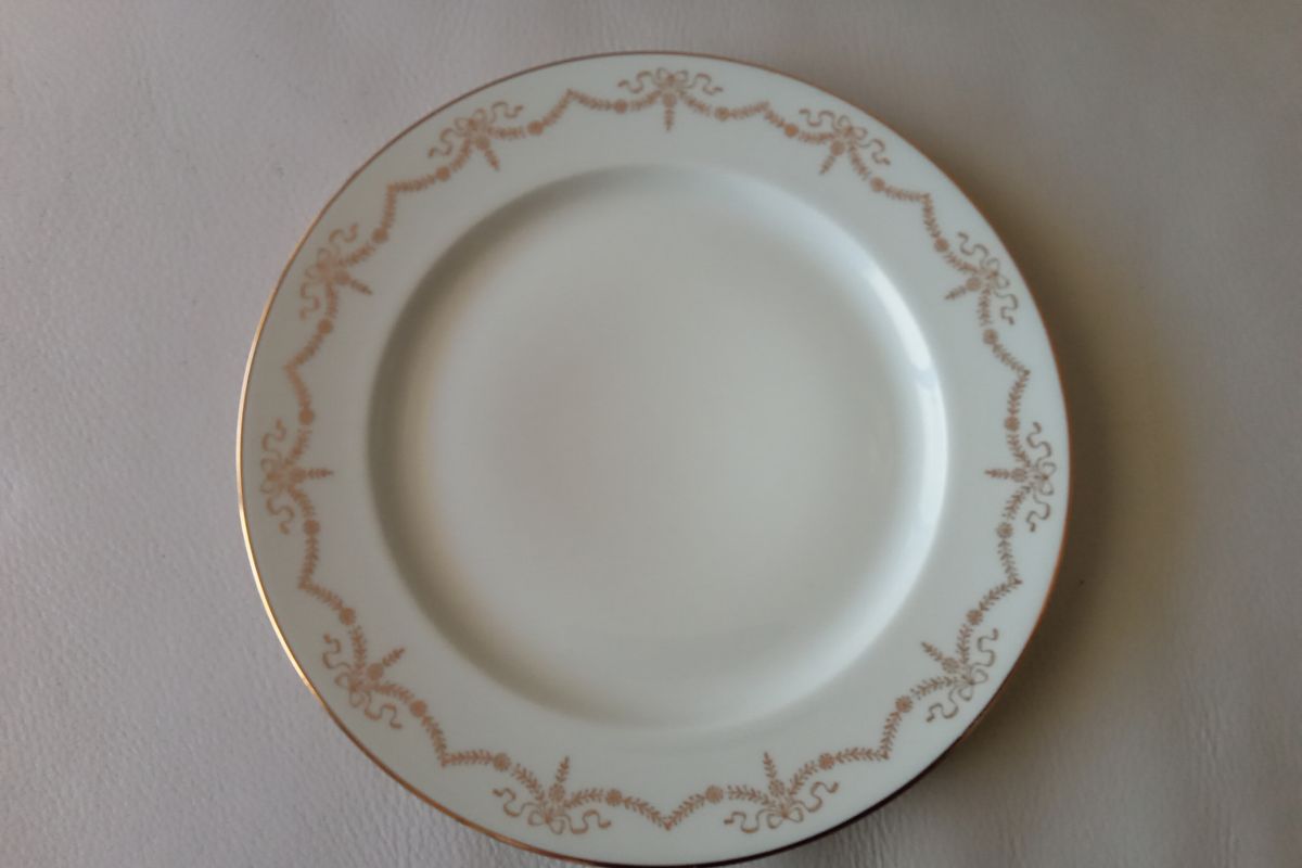 Vaisselle Limoges A.Vignaud 12 assiettes 