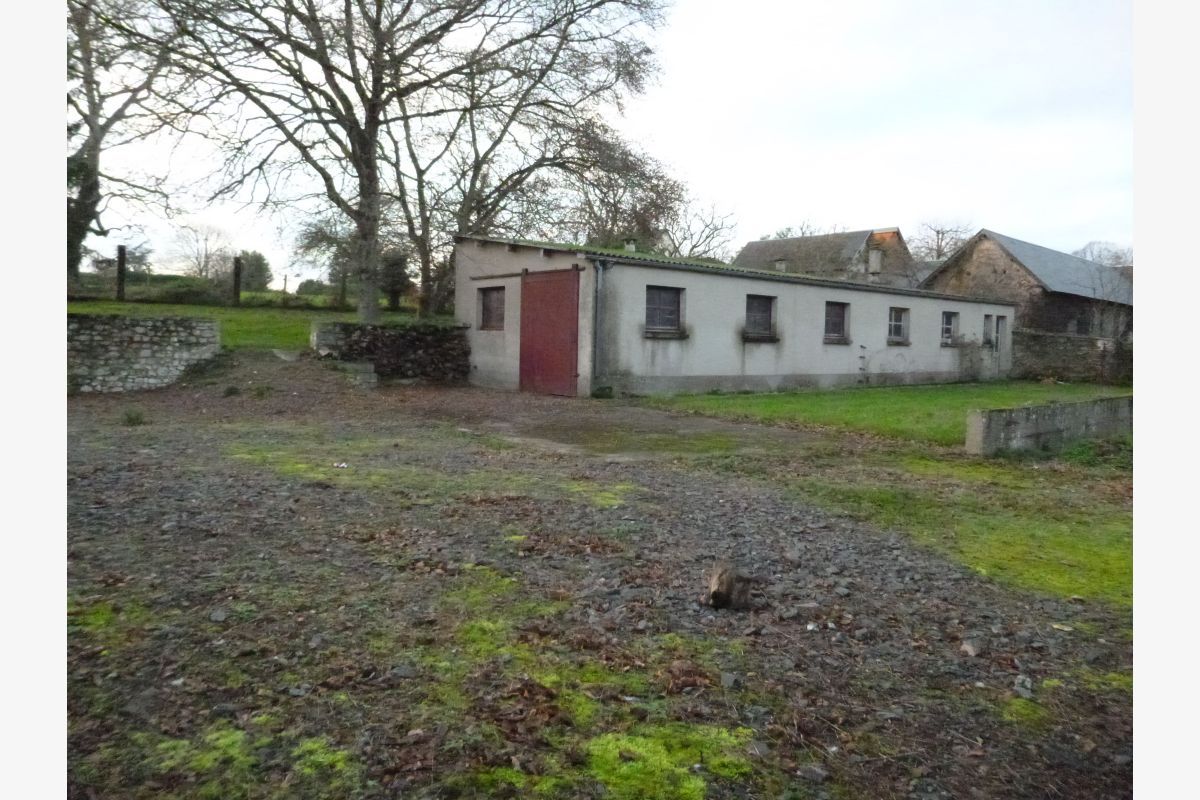 belle étable de 100 m2