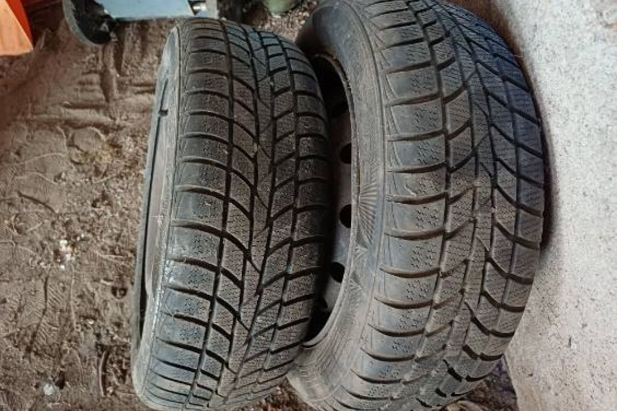 Photo 3 Roues montées + enjoliveurs 