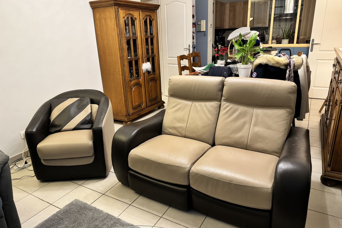 Canapé en cuir motorisé (sans fil) et fauteuil cabriolet 