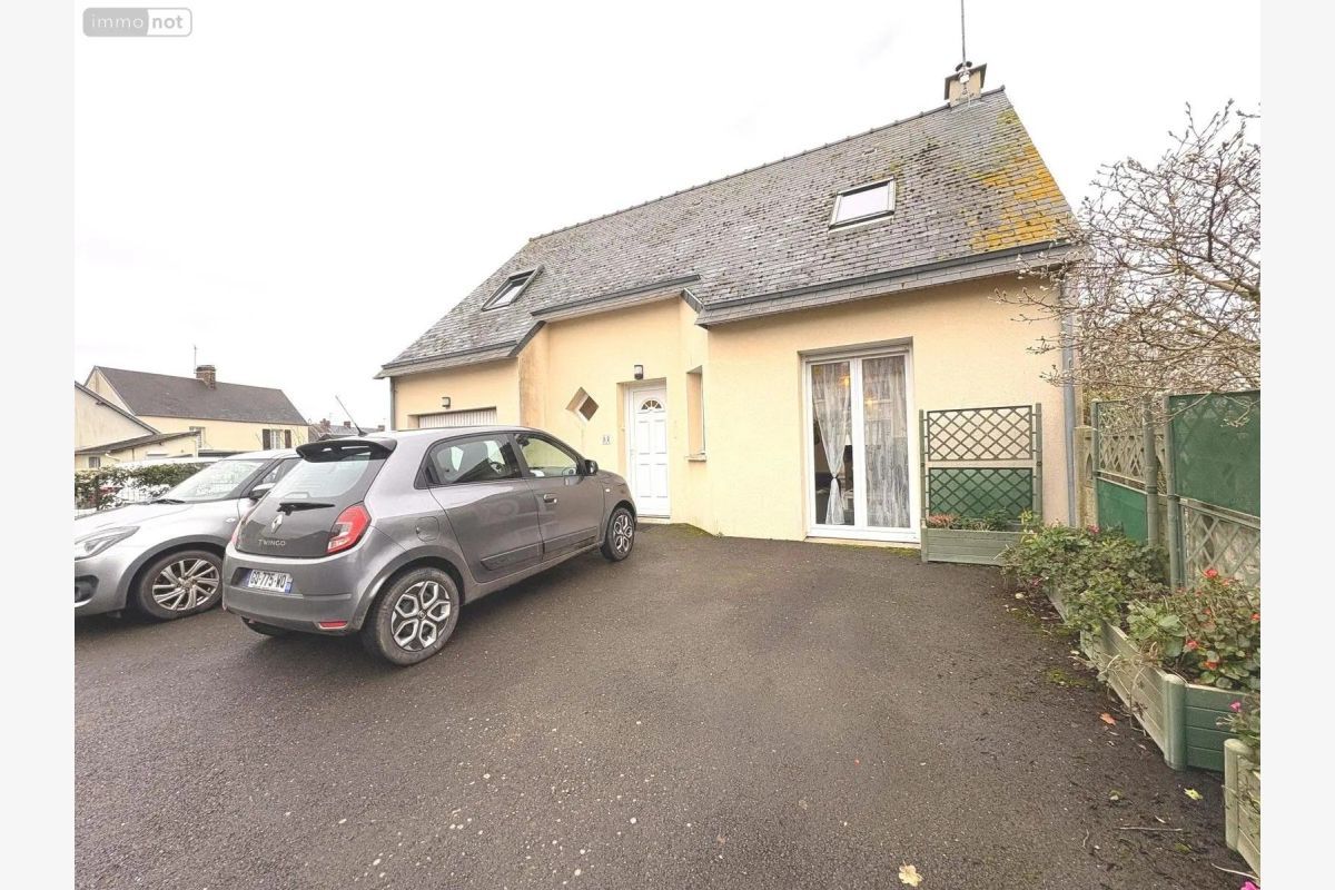 bourg, proche des comm., vds maison construite en 2005 cpt a