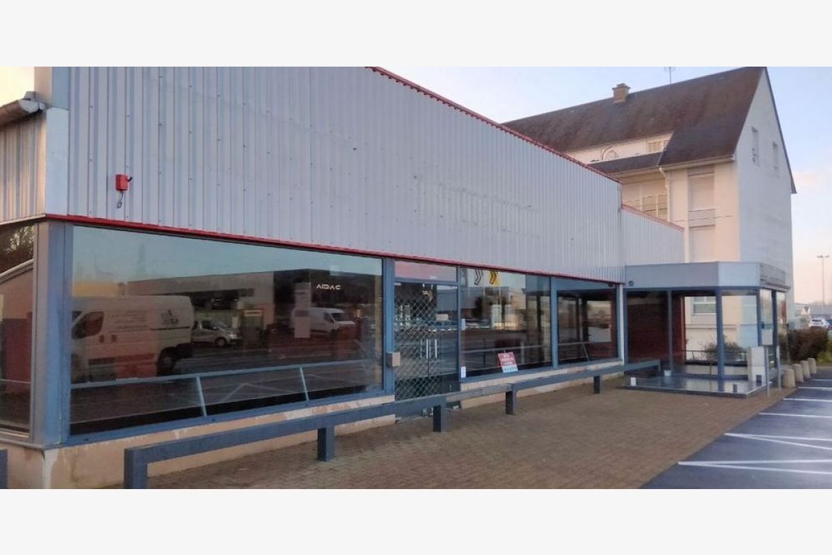 à louer local commercial et artisanal d'une surface totale d