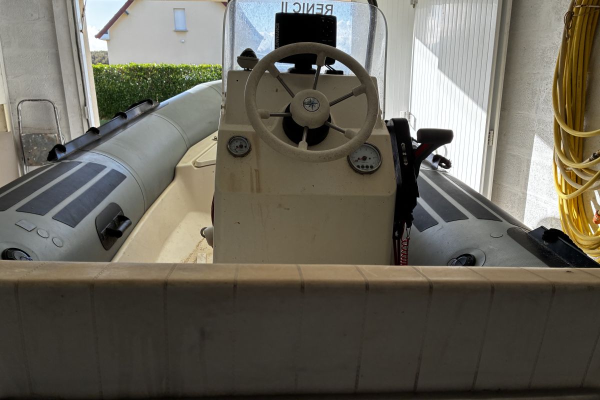 Photo 3 Bateau à moteur 