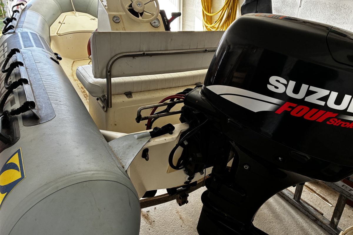 Photo 2 Bateau à moteur 