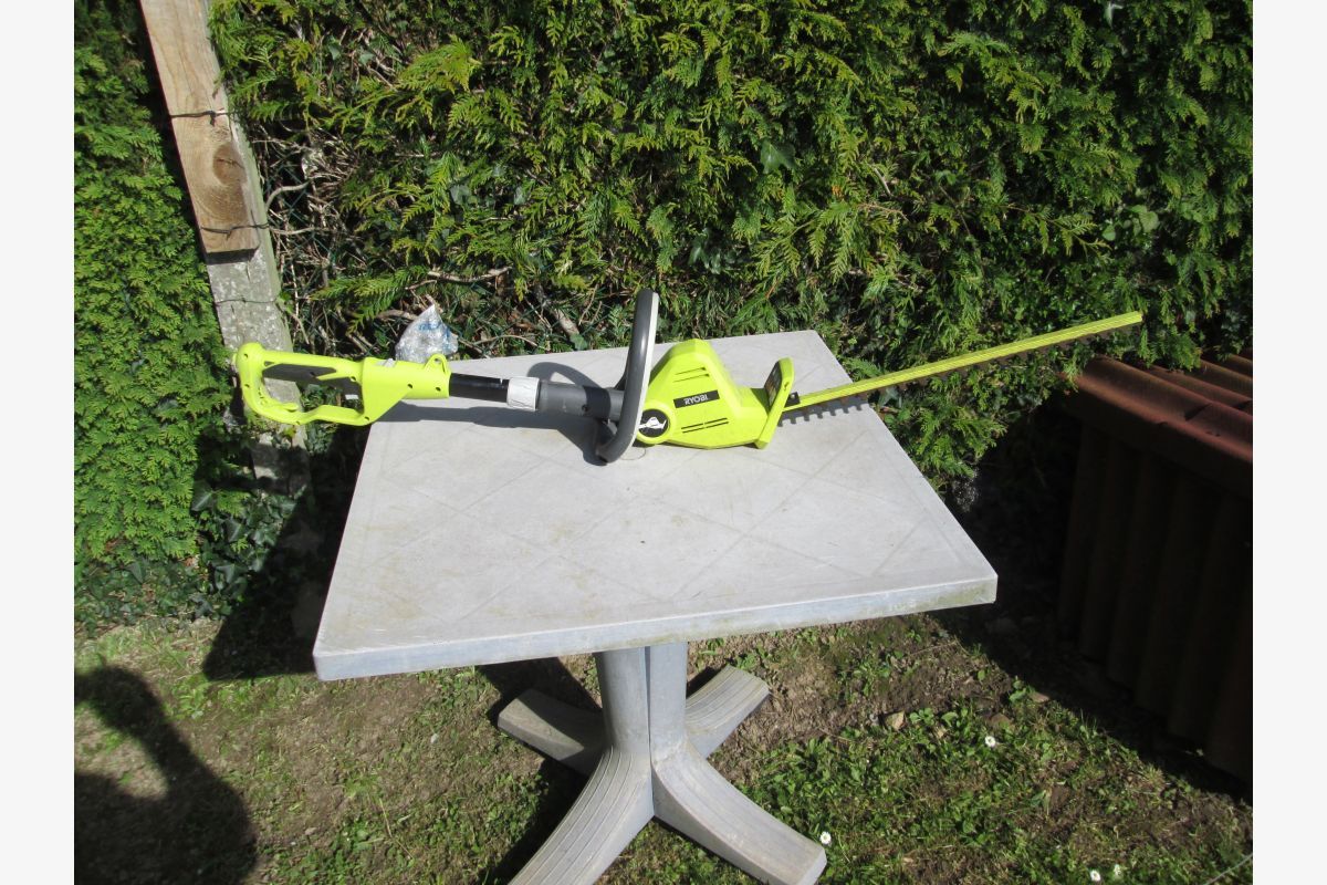 Taille-haie électrique Ryobi