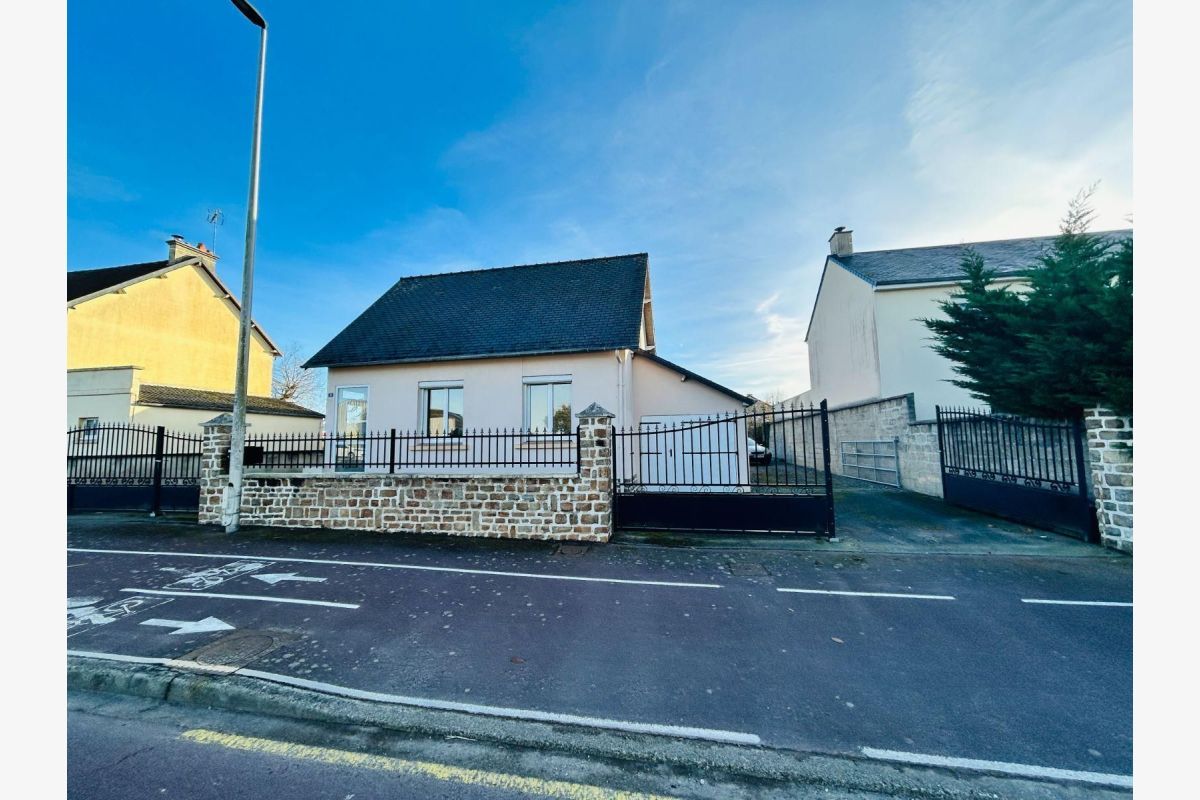 proche comm., vds maison de 93 m2 cpt 3 chambres, 4 pièces.