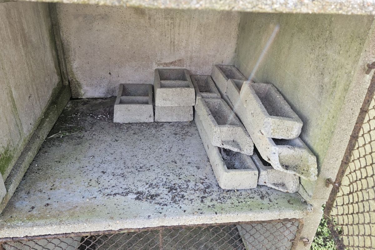 Photo 3 Donne 10 clapiers lapins en béton