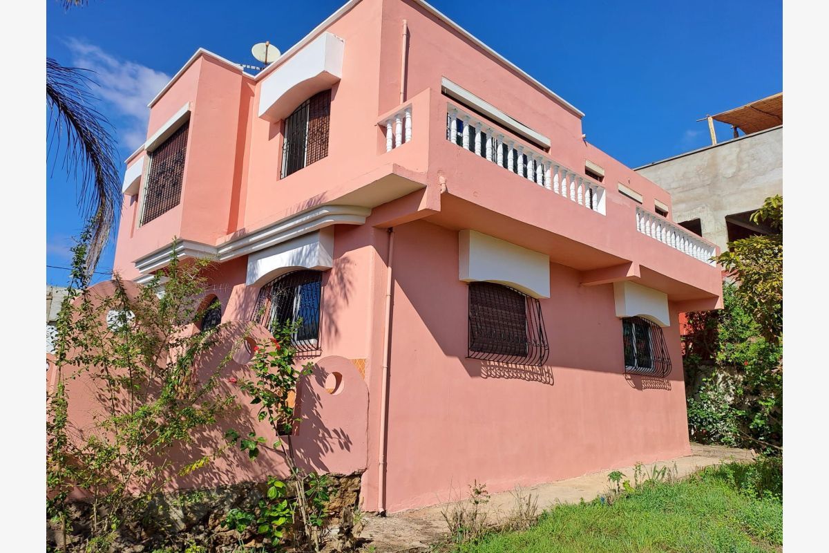 à vendre grande villa, près des voies rapides Tanger-Rabat,
