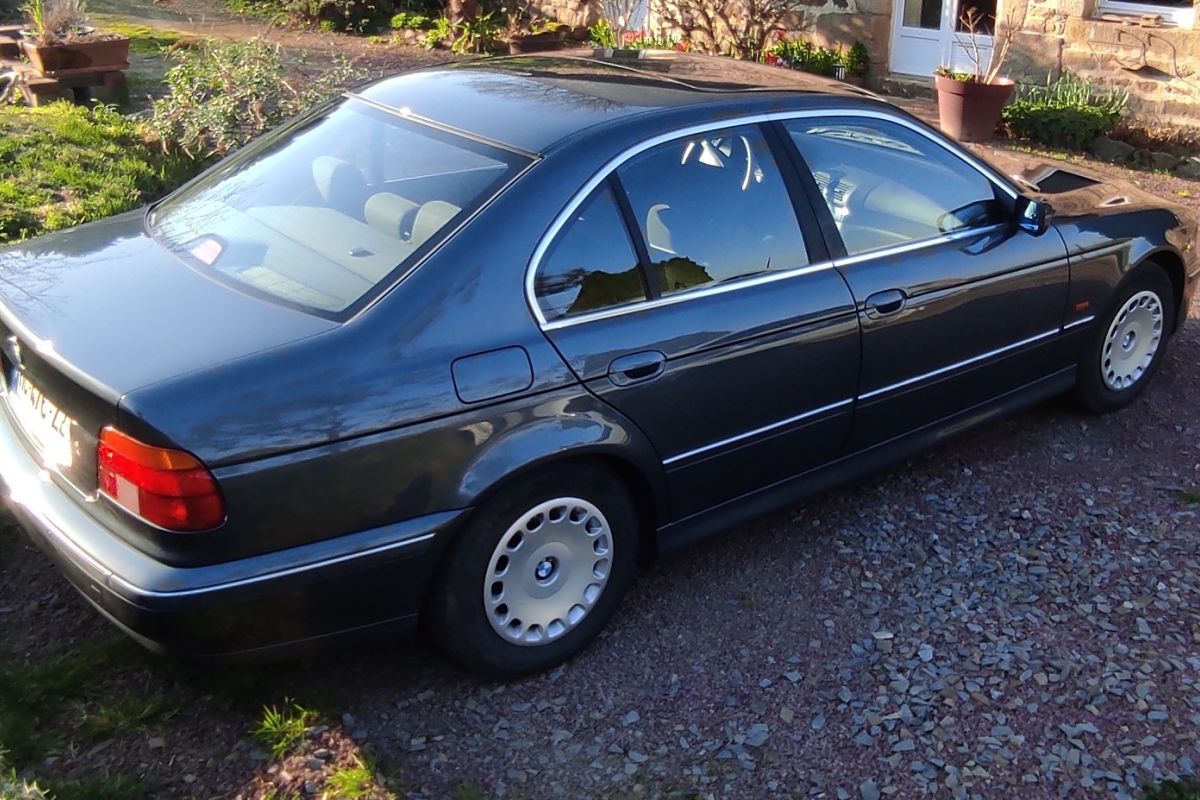 BMW 520i parfait état 