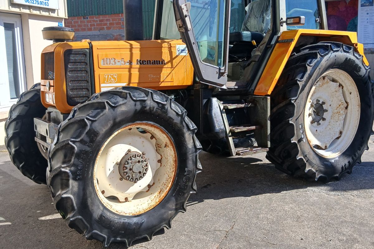 Tracteur renault 