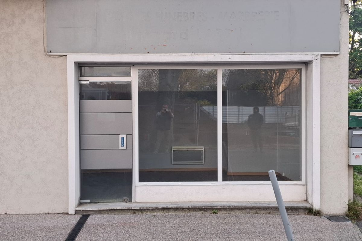 Photo 2 ANDERNOS local commercial 34M2 direct proprietaire boulevard principal 