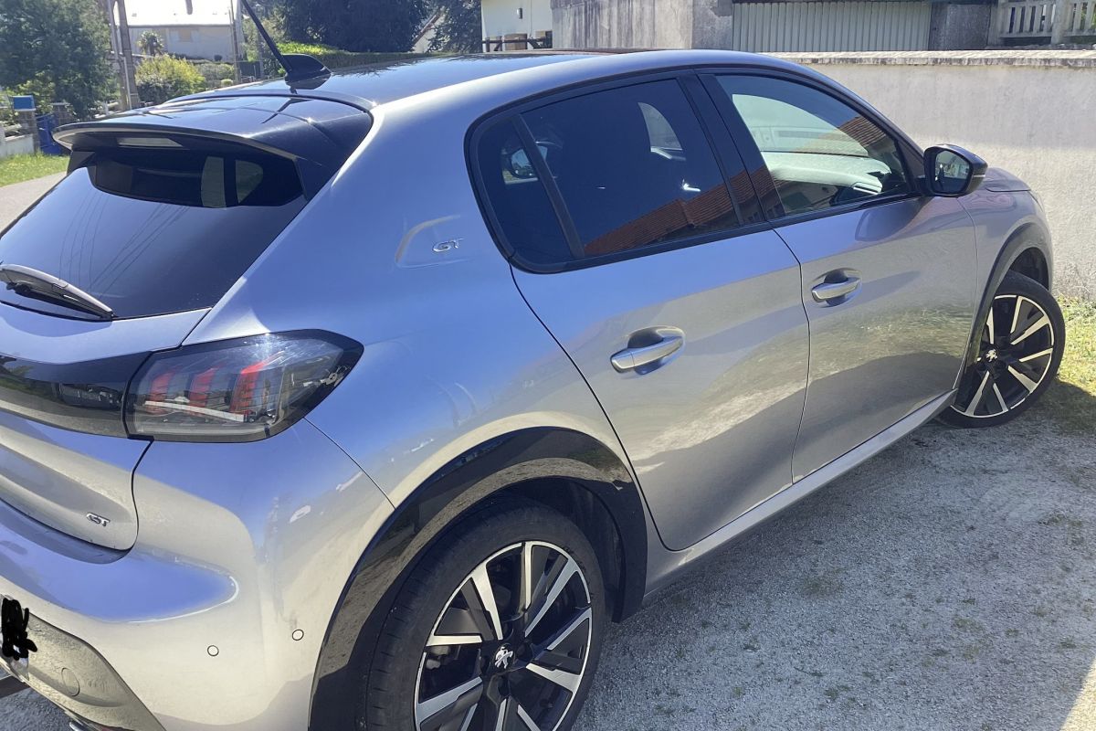 Photo 2 Peugeot 208 blueHDI finition GT