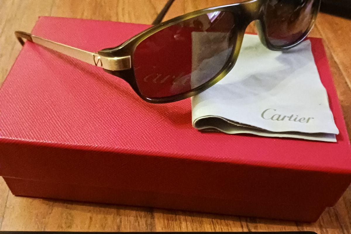 Lunettes cartier neuves portées une fois aucunes rayures sur les verres et montures
