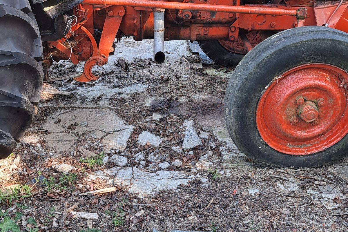 A vendre épave TRACTEUR Renault Suoer 3