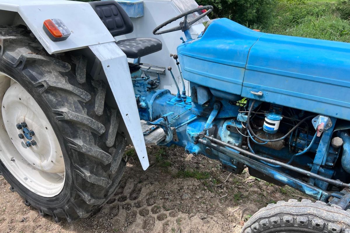 Photo 3 Tracteur Ford 4100