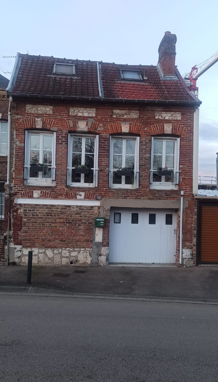 vue sur les quais, loue petit appartement pour 2 étudiants,