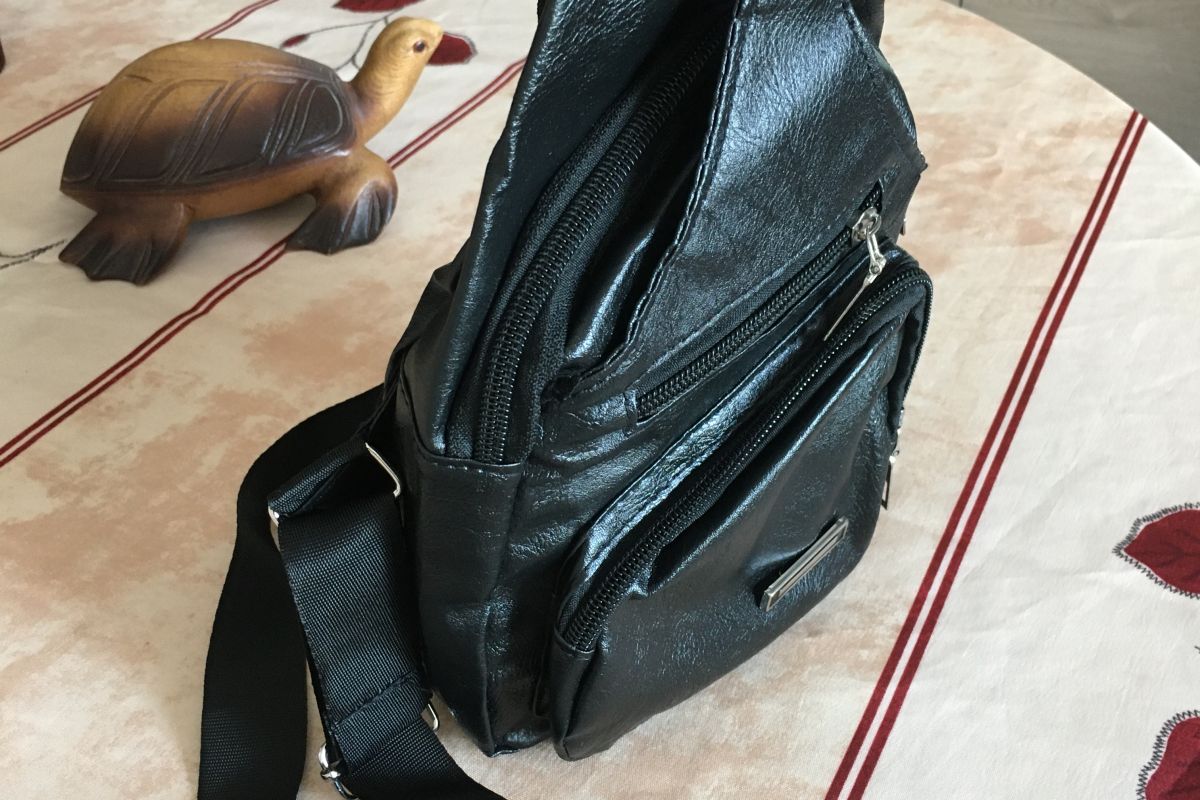 Sacoche, pochette, sac en simili cuir noir