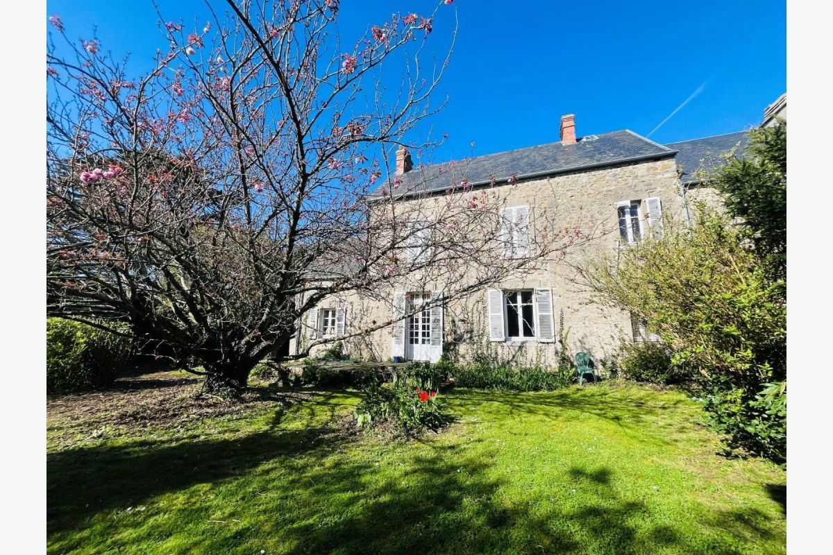 vds maison de 124 m2, 3 chambres, grenier aménageable. Dépen