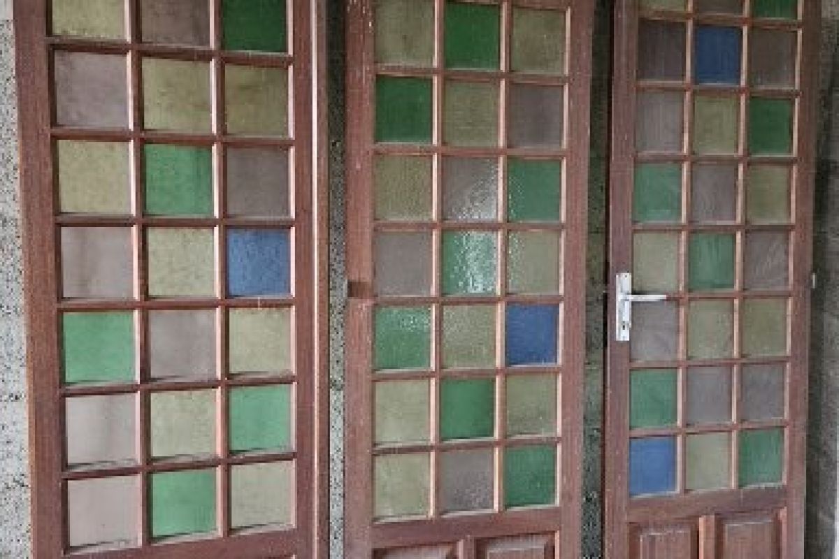 Porte 3 vantaux carreaux couleur