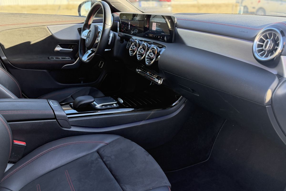 Photo 3 Mercedes CLA 200 AMG Line