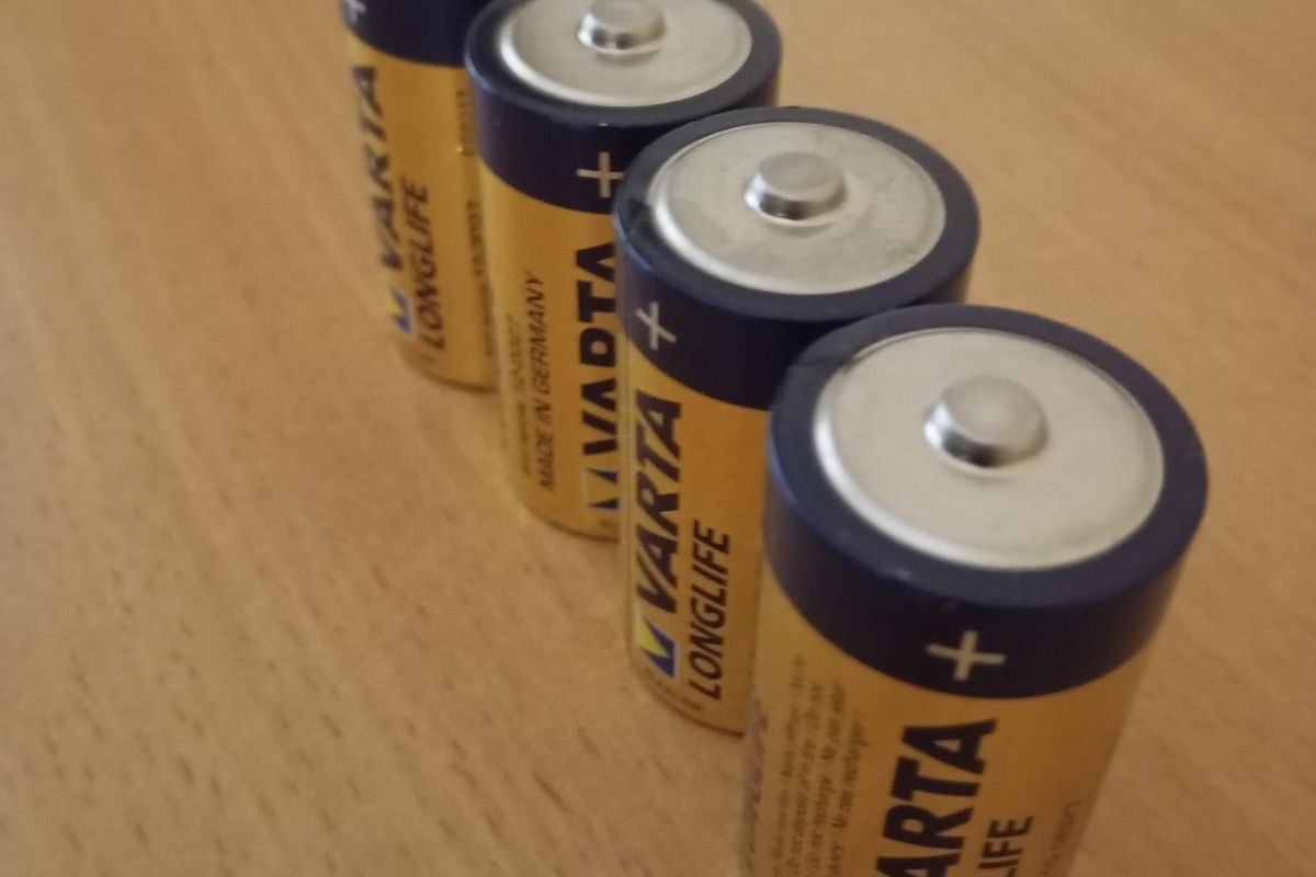 Photo 3 4 Piles LR14  VARTA