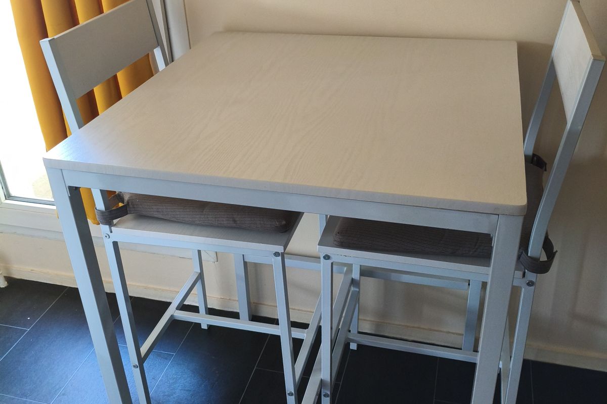 Table haute + chaises